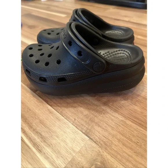 size C11 Kids Crocs Classic Cutie Clog Sandal Black 207708-001 NEW - Picture 3 of 10